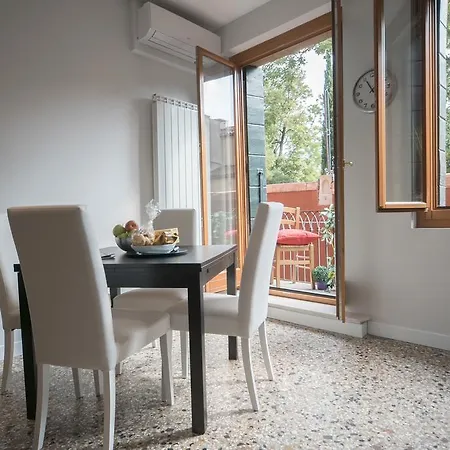 Lägenhet Venier Apartment *